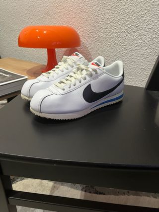 Zapatillas Nike Cortez blancas negras y azules