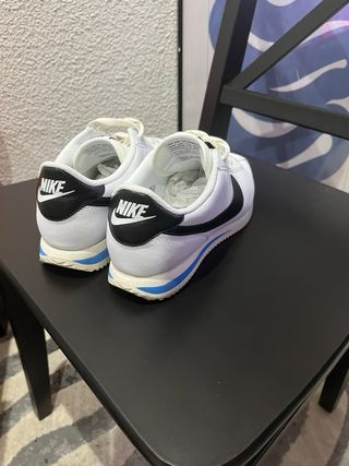 Zapatillas Nike Cortez blancas negras y azules