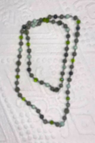 Collar de cuentas en diferentes tonos verdes