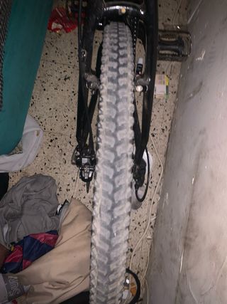 Bicicleta MTB 26" negra 