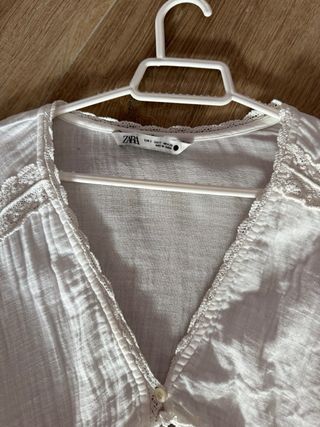 Blusa blanca encaje Zara