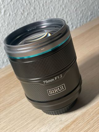 Objetivo Sirui 75mm F1.2 APS-C Montura E Sony 