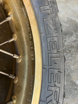 Ruedas Honda Dominator NX650, llanta y neumáticos.