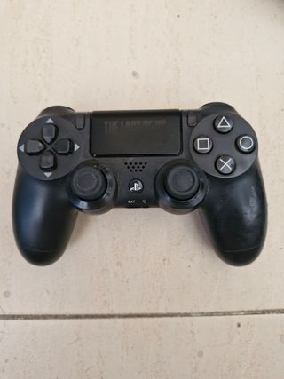 PS4 (PlayStation 4) + 3 mandos