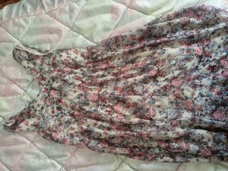 Vestido floral beige y multicolor