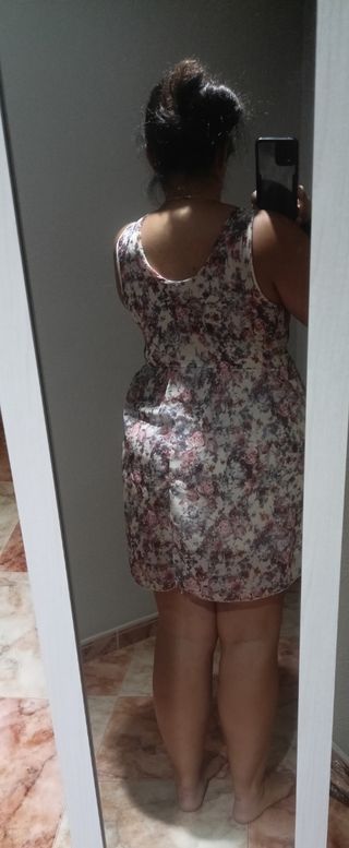 Vestido floral beige y multicolor
