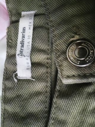 Shorts verde militar.