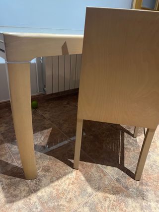 Mesa comedor 4 sillas beige, extensible al doble. 