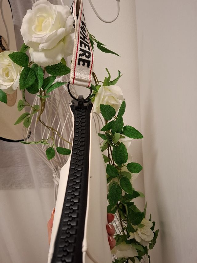 Borsa Carpisa a mano bianca e rossa