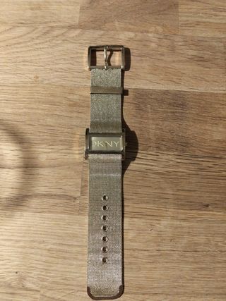 Reloj DKNY dorado