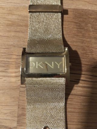Reloj DKNY dorado