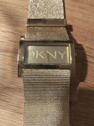 Reloj DKNY dorado