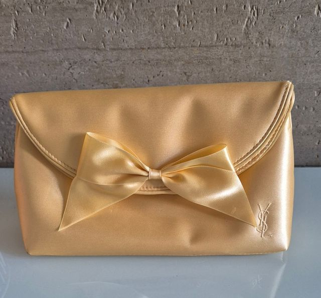 Neceser Yves Saint Laurent dorado