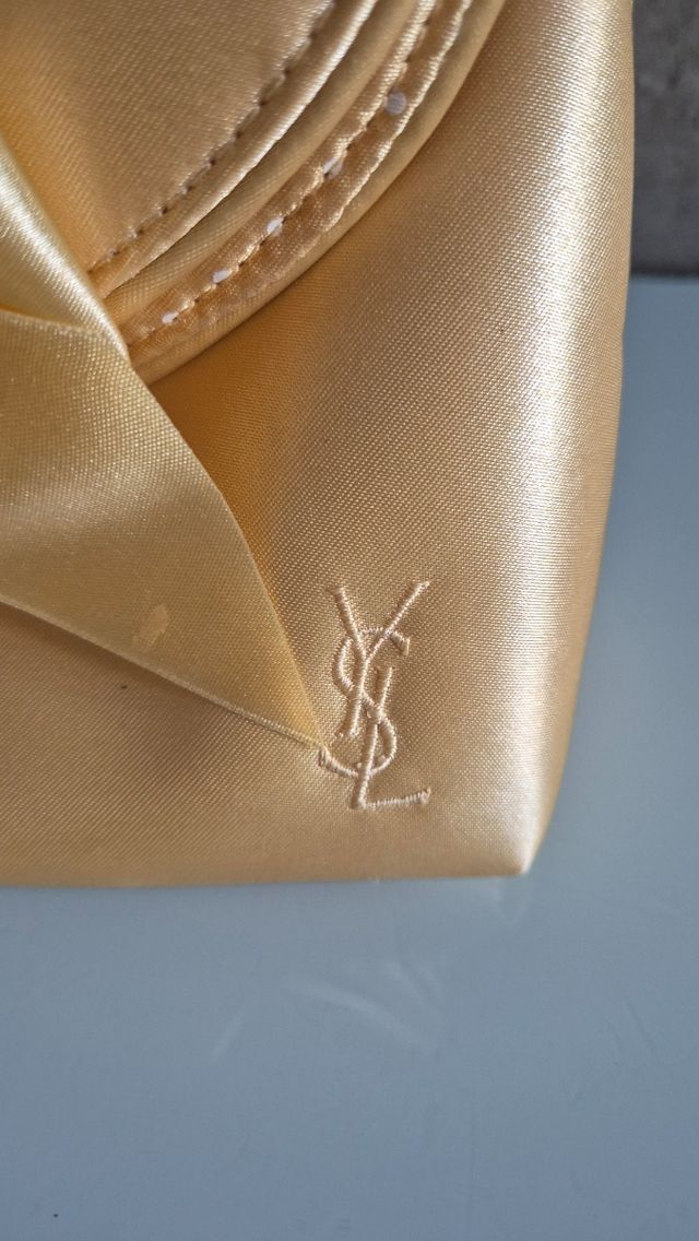 Neceser Yves Saint Laurent dorado