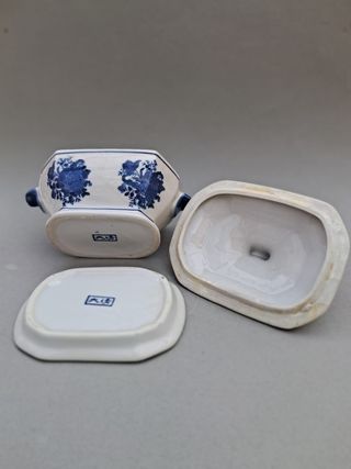 Blea portons. Bombonera porcelana china.