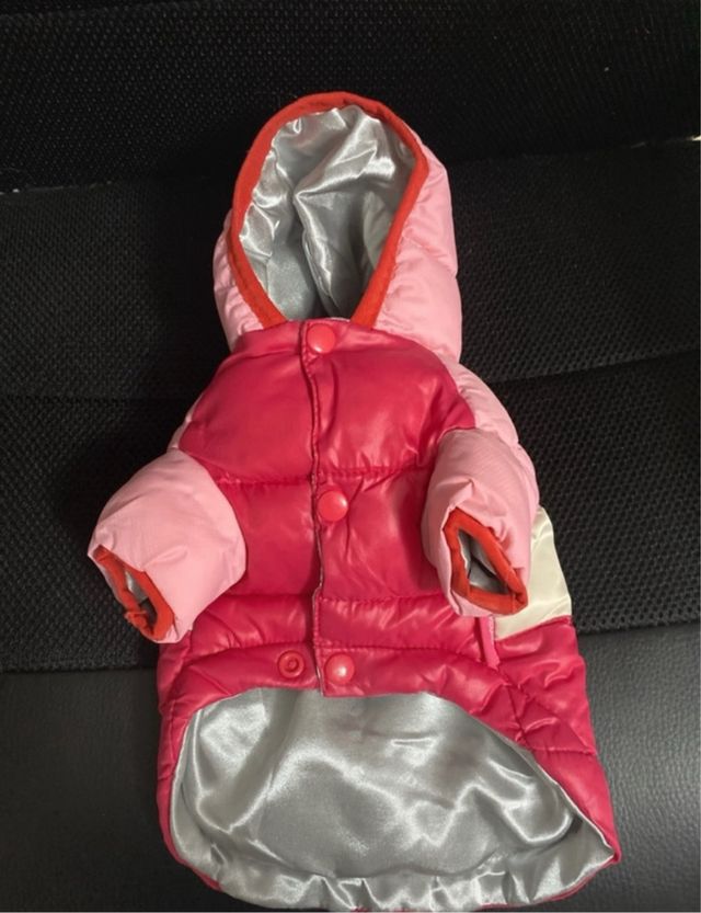 Piumino rosa e rosso per cani