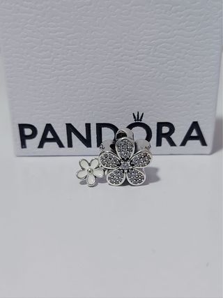 Charm Pandora Flores