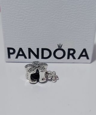 Charm Pandora Flores