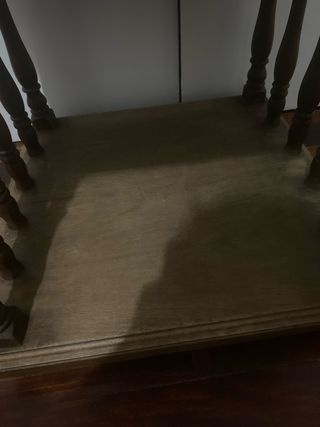 Mesa auxiliar de madera marrón