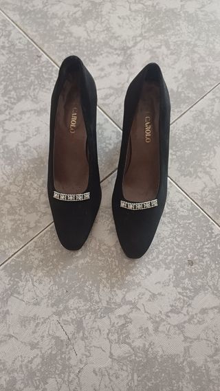Zapatos negros tacón bajo