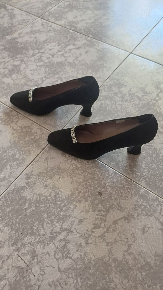 Zapatos negros tacón bajo