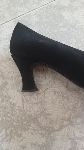 Zapatos negros tacón bajo