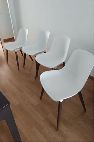 Mesa negra extensible más 4 sillas