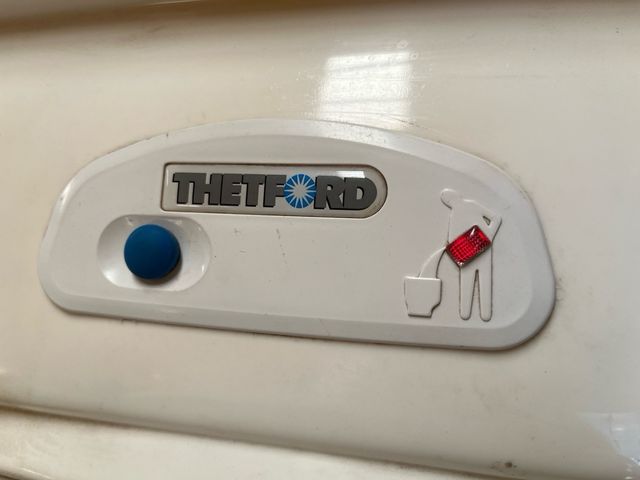 WC portátil Thetford C200S. 12V. (679 685 019)