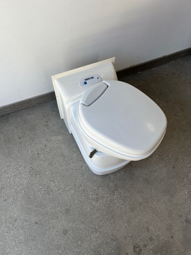 WC portátil Thetford C200S. 12V. (679 685 019)