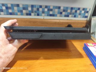 PS4 Slim 500GB + 2 juegos +Mando