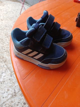 Zapatillas Adidas niño nº 20 dos meses de uso