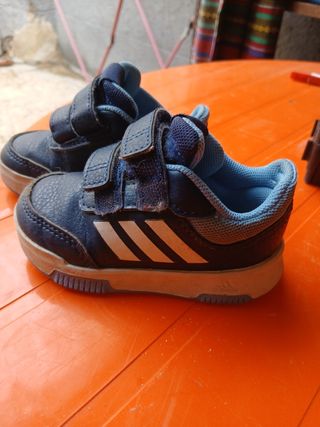 Zapatillas Adidas niño nº 20 dos meses de uso