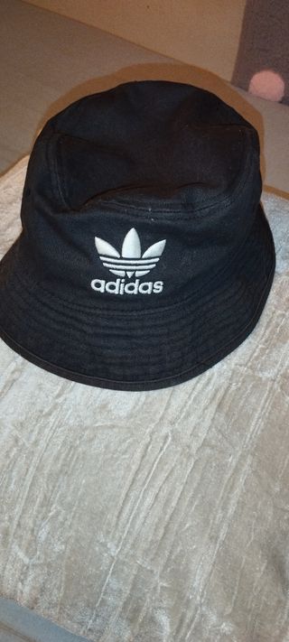 Sombrero Adidas bucket negro