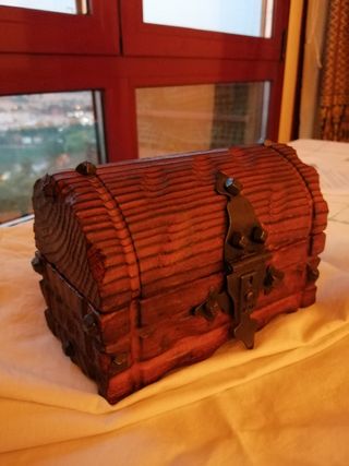 Cofre madera antiguo