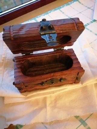 Cofre madera antiguo