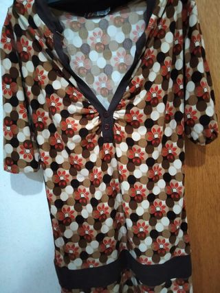 Vestido marrón y naranja