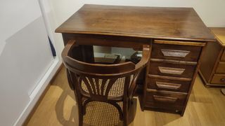 Scrivania antica + sedia in vimini