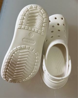 Zuecos blancos tipo Crocs