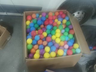 Pelotas de colores para piscina