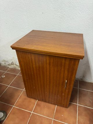 Máquina coser antigua de madera