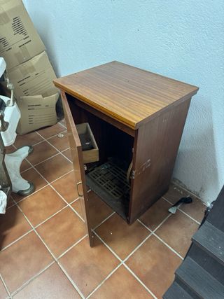 Máquina coser antigua de madera