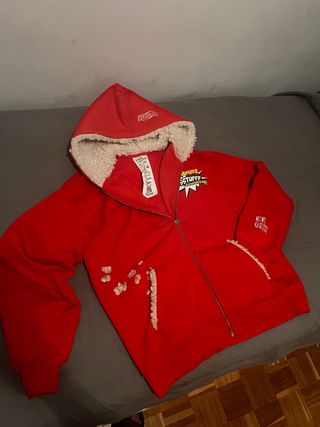 Sudadera Bershka x Stuff roja 
edición palomitas 