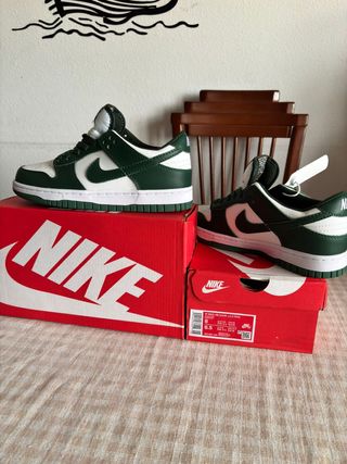 Zapatillas Nike verdes y blancas