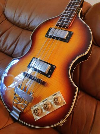 Epiphone by Gibson Viola Bass VS Bajo Electrico 
