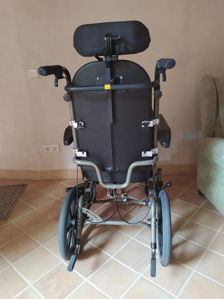 Silla ruedas reclinable muy confortable 