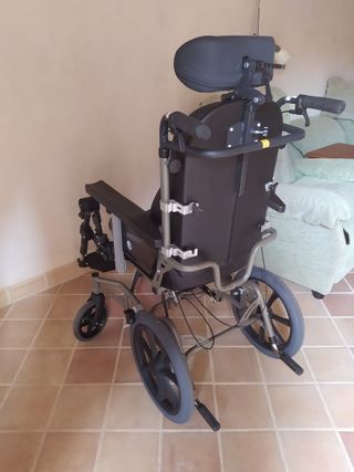 Silla ruedas reclinable muy confortable 