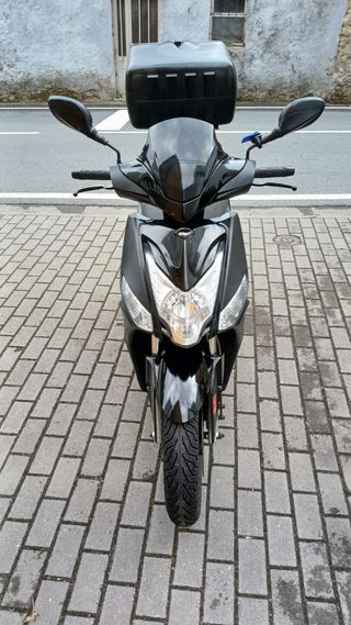 Scooter KYMCO negro