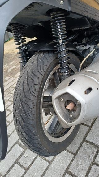 Scooter KYMCO negro
