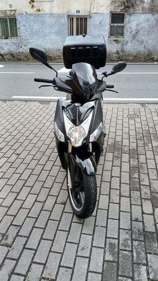 Scooter KYMCO negro