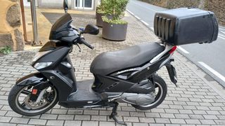 Scooter KYMCO negro